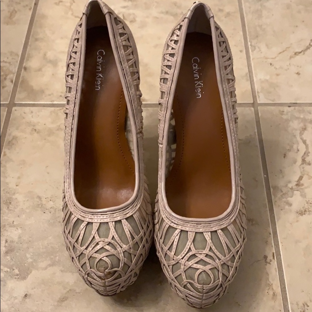nude pump heel